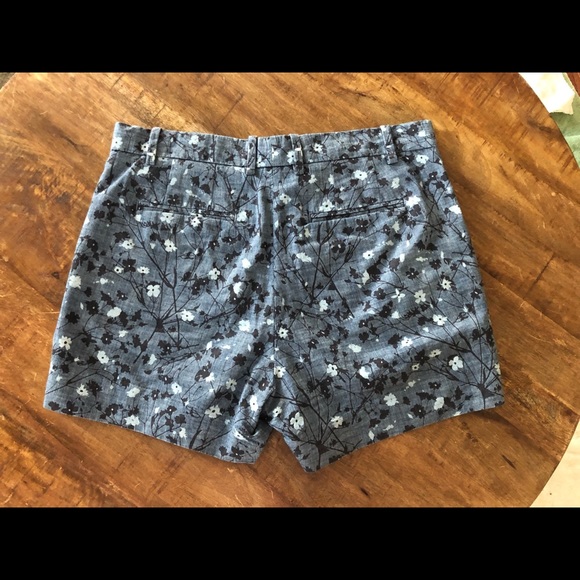 GAP Tailored Short - Size 2 - Picture 2 of 5